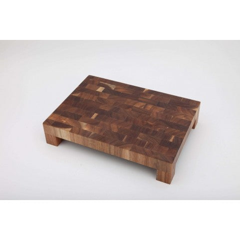 ACACIA CUTTING BOARD WITH FEET – 31 X 22 CM